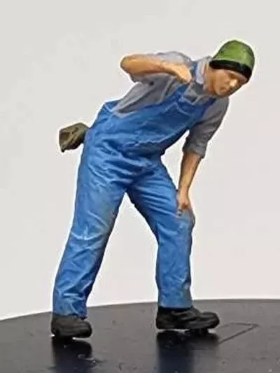 AIM-F14-87 – Z12 Class Fireman Looking into Firebox (HO Scale)