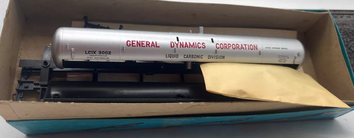 Athearn 1524 “HANDYMAN SPECIAL” GENERAL DYNAMICS 62′ Tank Car Kit #3002 HO Scale Used
