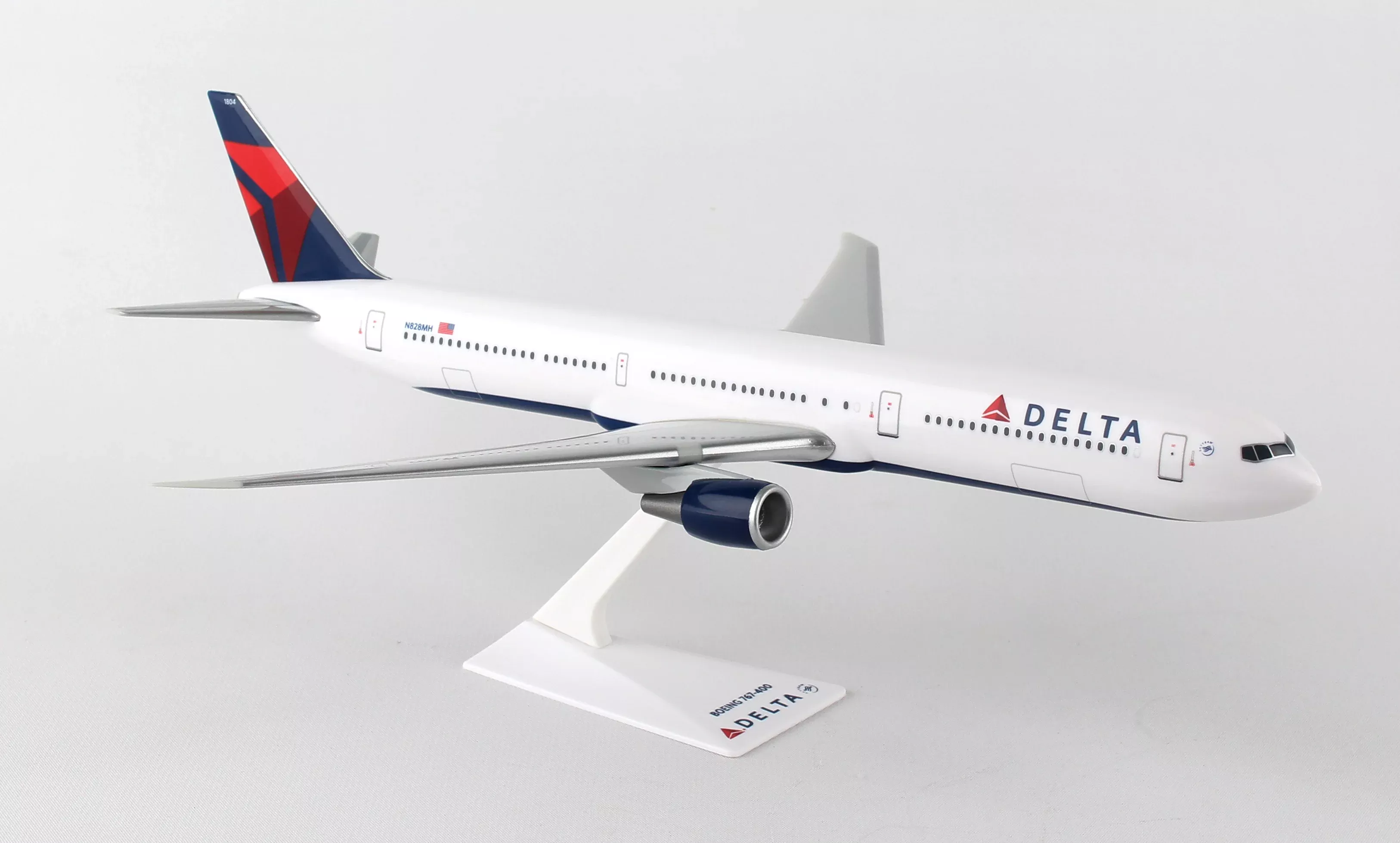 Flight Miniatures LP6221N 767-400 Delta 1/200 New Livery