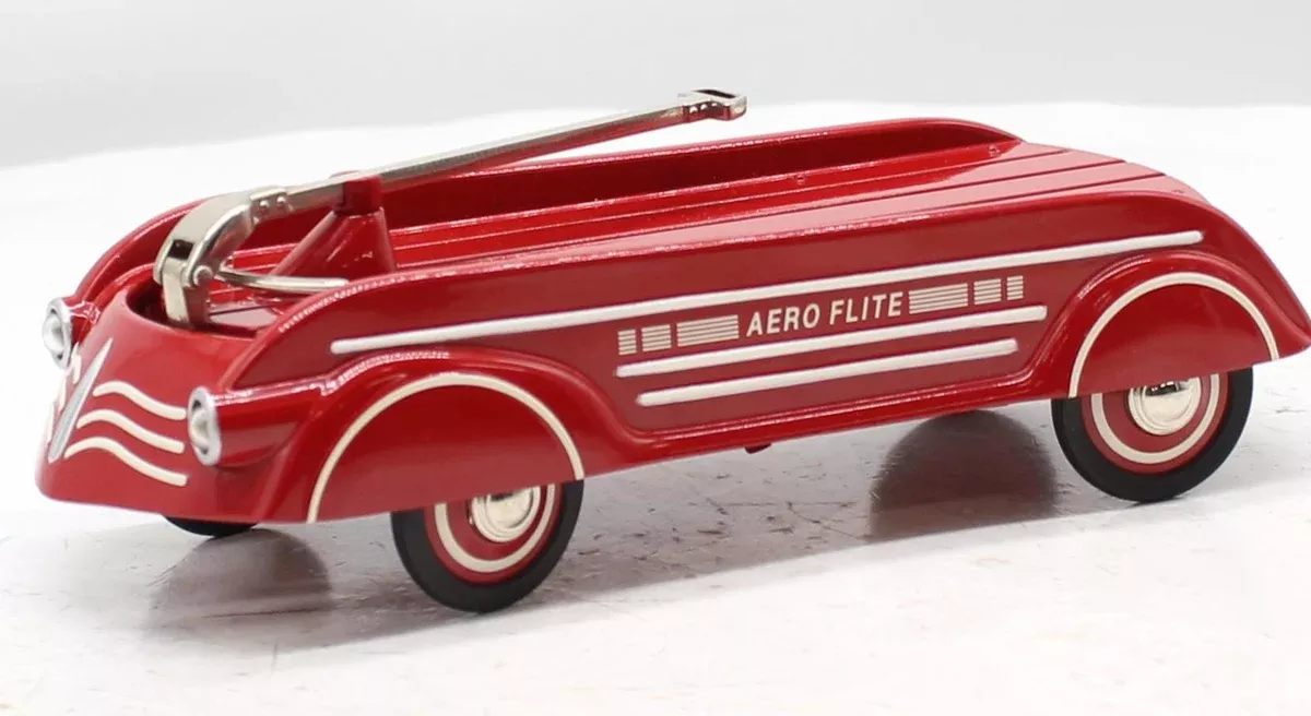 Hallmark 31897 Gorton Areo Flite Wagon w/working headlights Like New