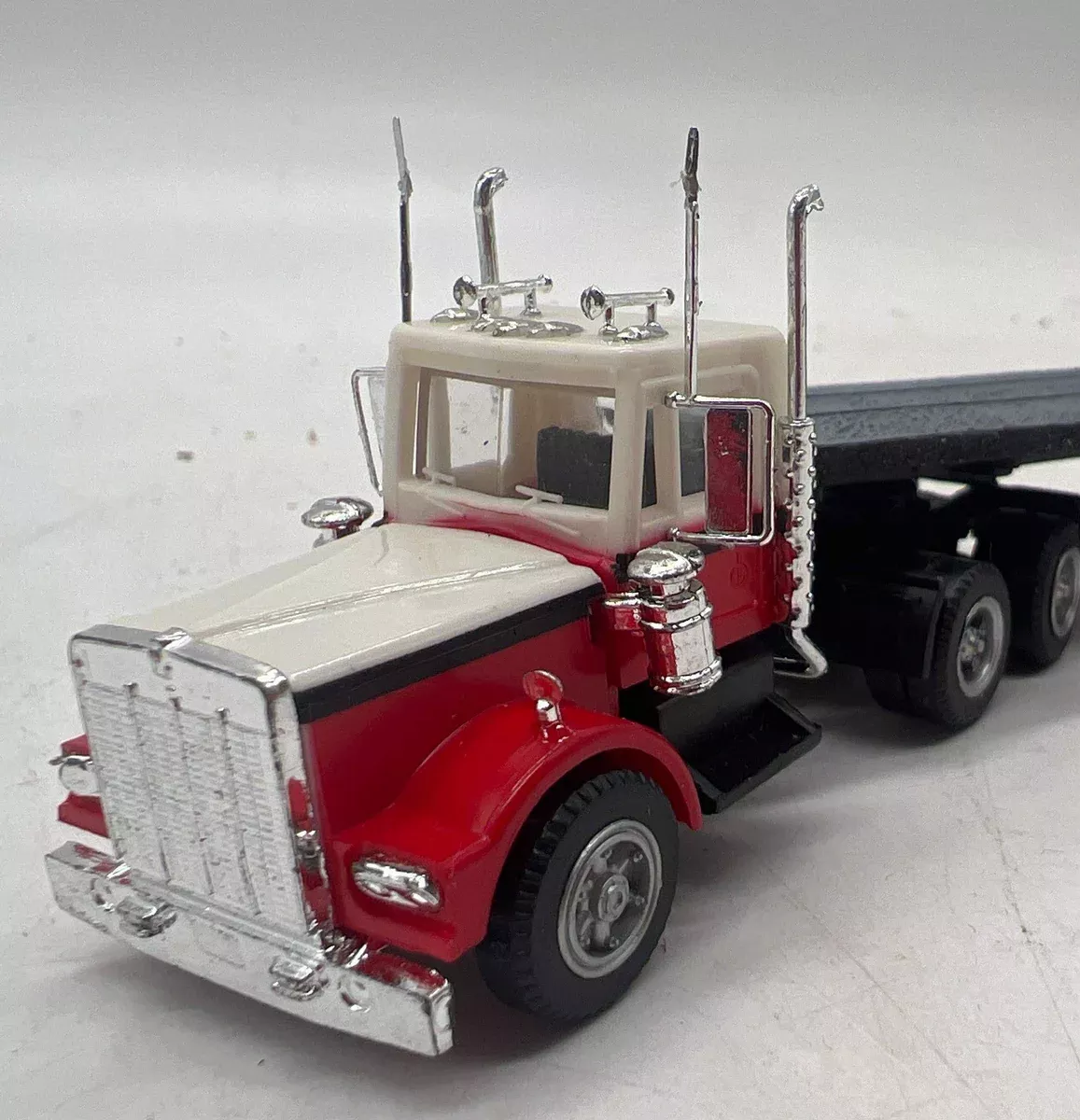 Herpa 6033 Peterbilt Tractor with Flatbed Trailer HO Scale Like New