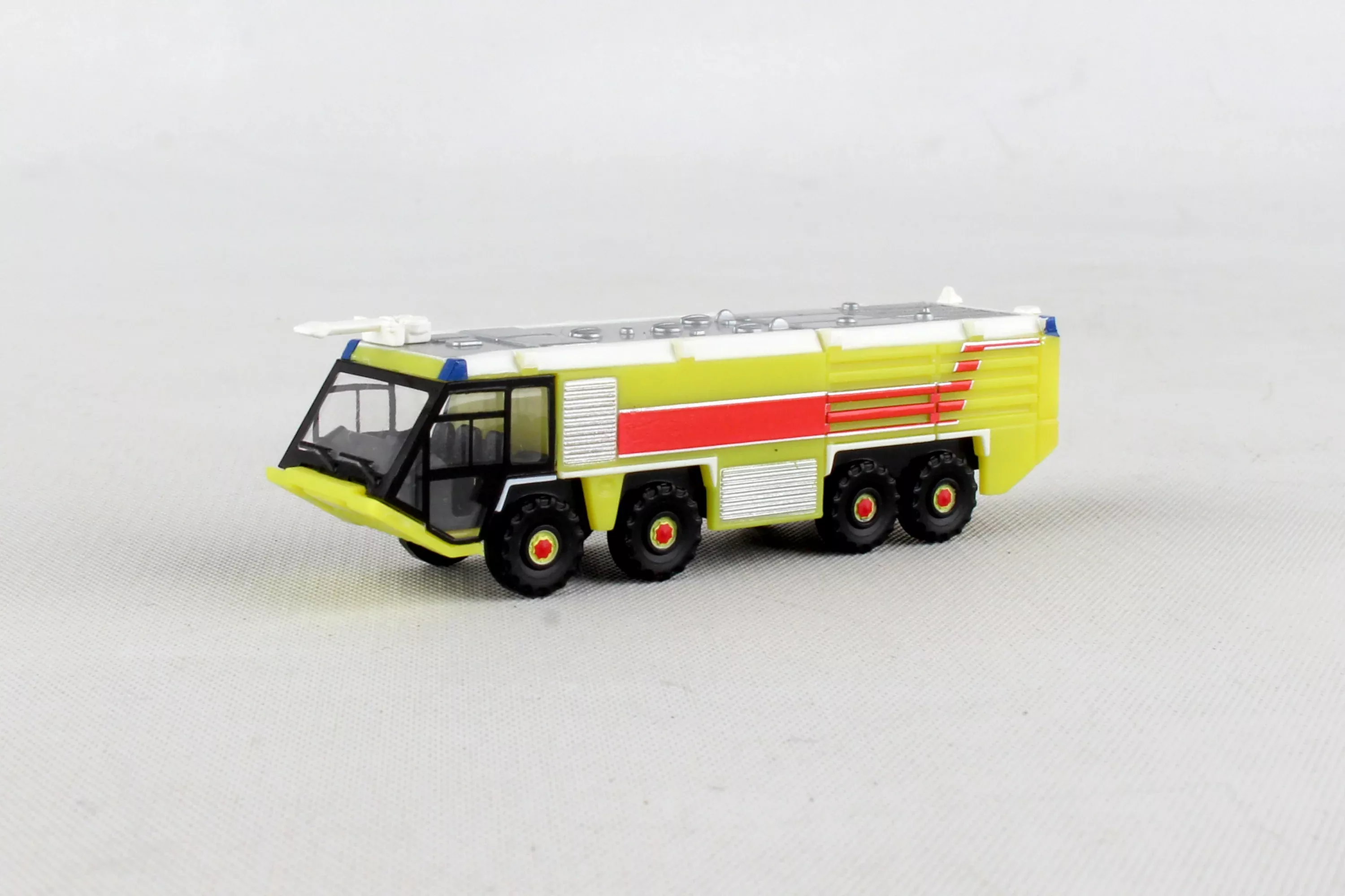 Herpa Wings HE532921 Airport Fire Engine Lime Green 1/200
