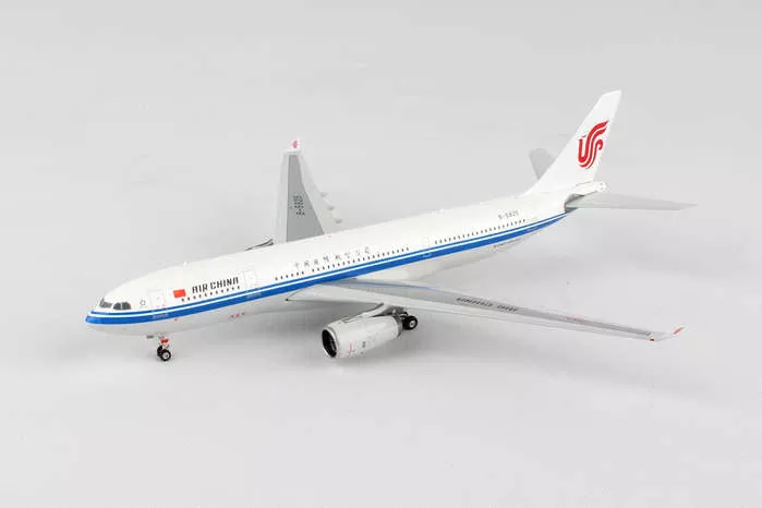 Phoenix Diecast PH1548 Air China A330-200 1/400 Reg#B-5925