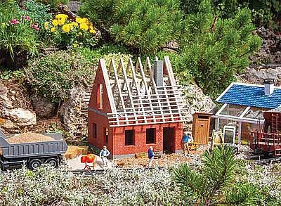 Pola 331083 G Scale Detached House Under Construction — Kit – 12 x 11-3/16 x 13-3/16″ 30.5 x 28.5 x 33.5cm