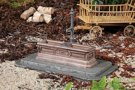 Pola 333155 G Scale Village Fountain — Kit – 9-1/8 x 5-1/8 x 5-1/2″23 x 13 x 14cm