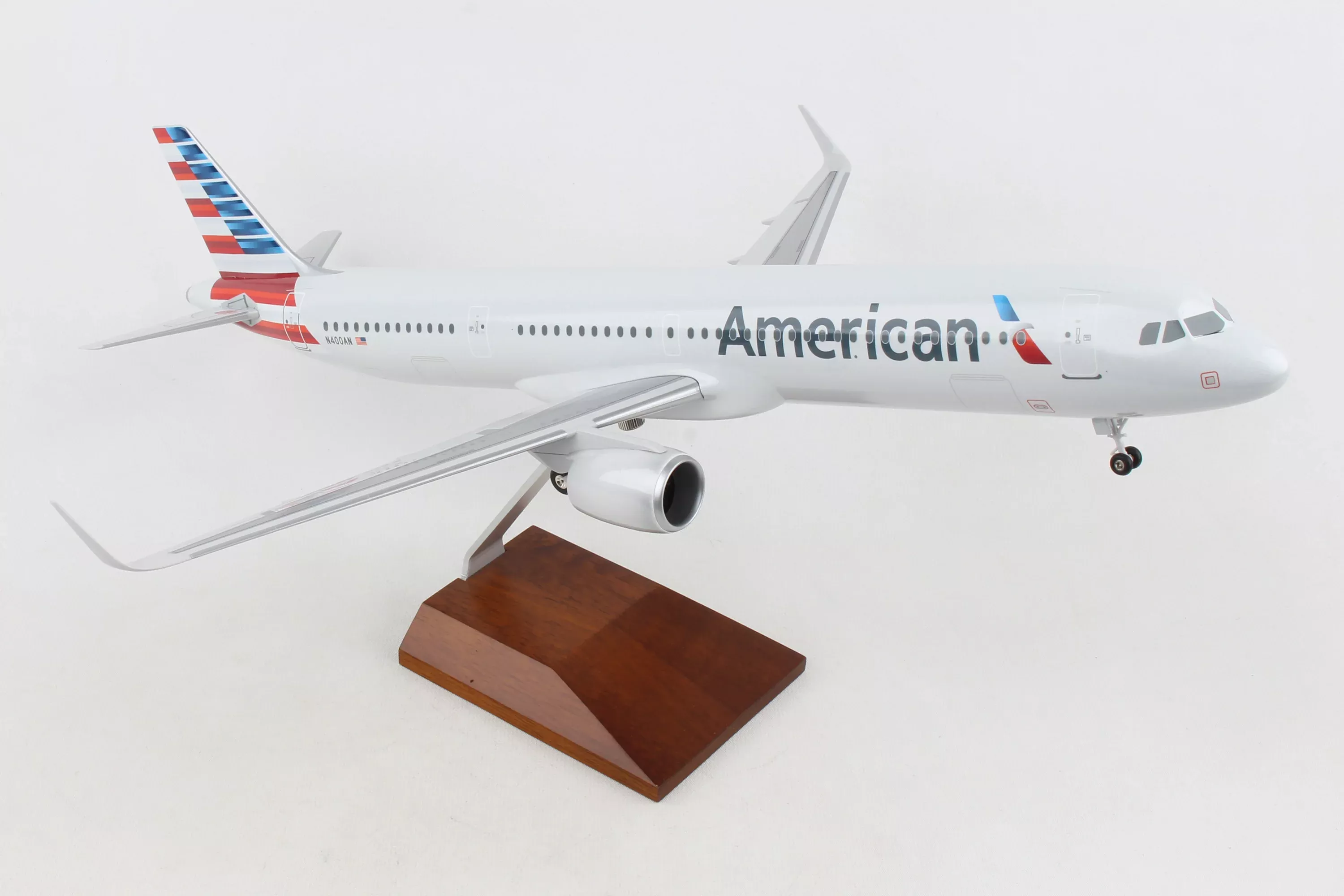 Skymarks Supreme SKR8422 Skymarks American A321Neo 1/100 W/Wood Stand & Gear