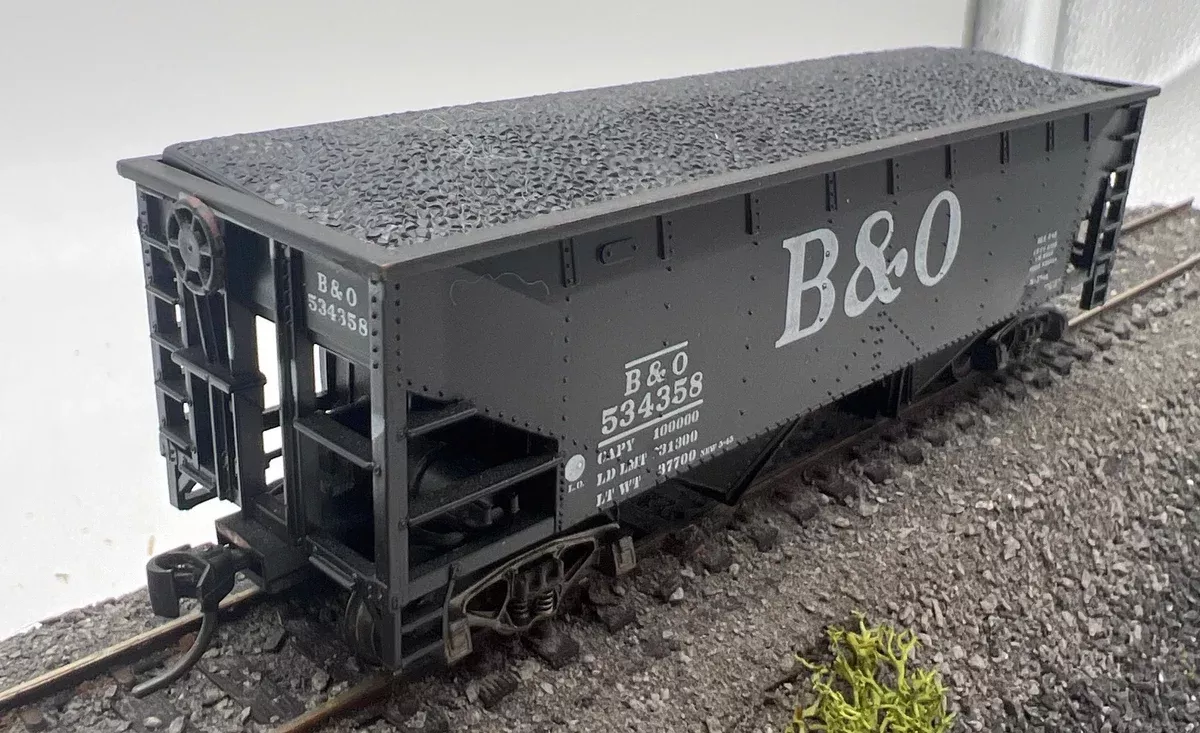 Walthers 932-2951 B&O 36′ Offset Hopper Car W/Removable Load HO Scale Like New